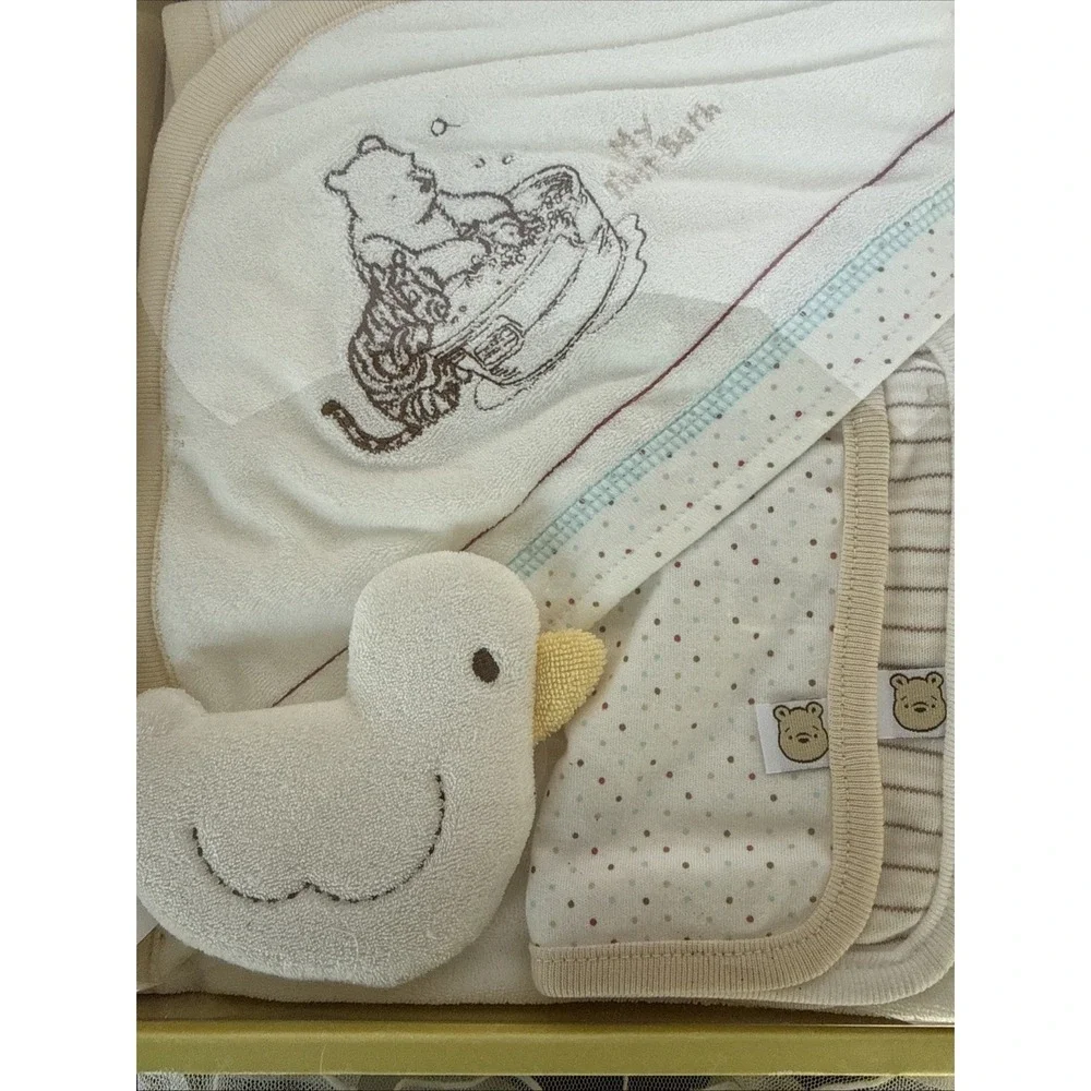 Disney Classic Winnie the Pooh Hooded Towel & Washcloths Cotton Gift Set NOS